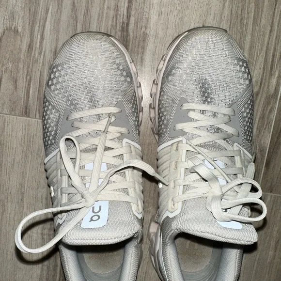 On Running Light Gray Athletic Shoes - Picture 4 of 10